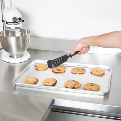 Vollrath 5223 Wear-Ever 2/3 Size 18 Gauge 15" x 21" Wire-in-Rim Aluminum Sheet Pan